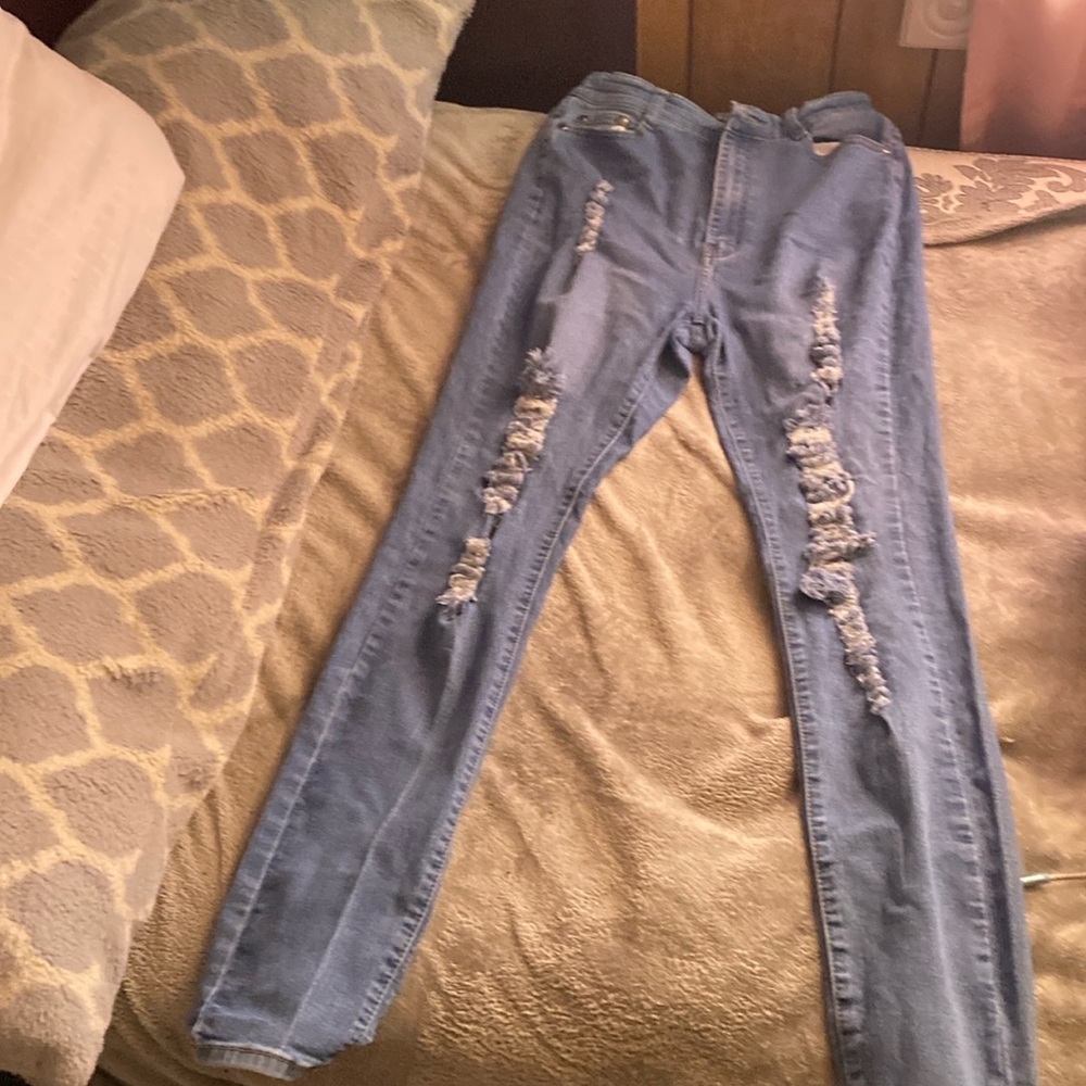 Ripped skinny jeans